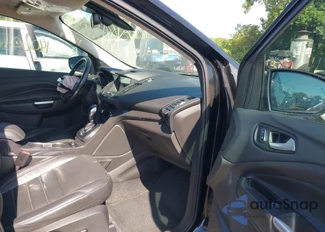 2016 Ford Escape Titanium z USA, uszkodzony, nr VIN 1FMCU9J91GUA95296